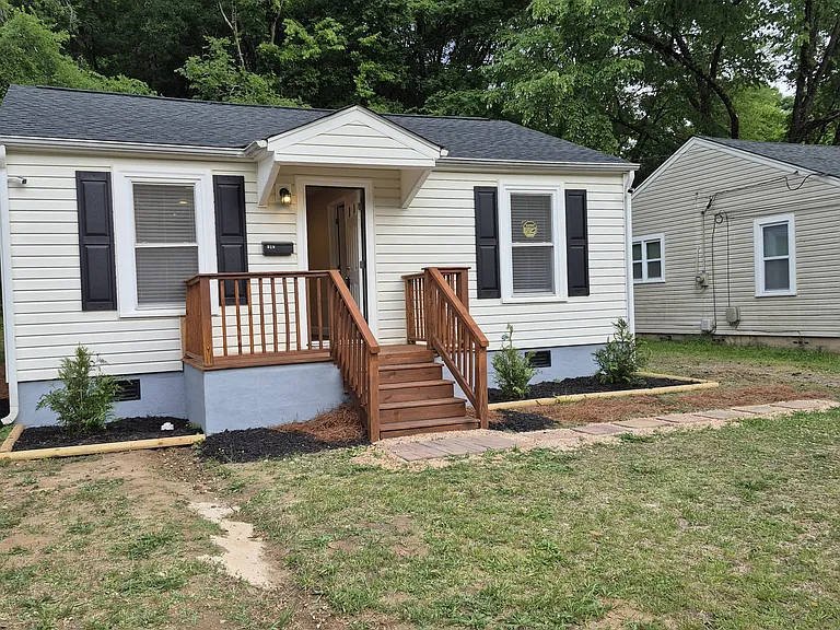 315 Broad Dr SW — Photo 1