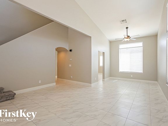 3rd image of 817 Fort Mandan Ct