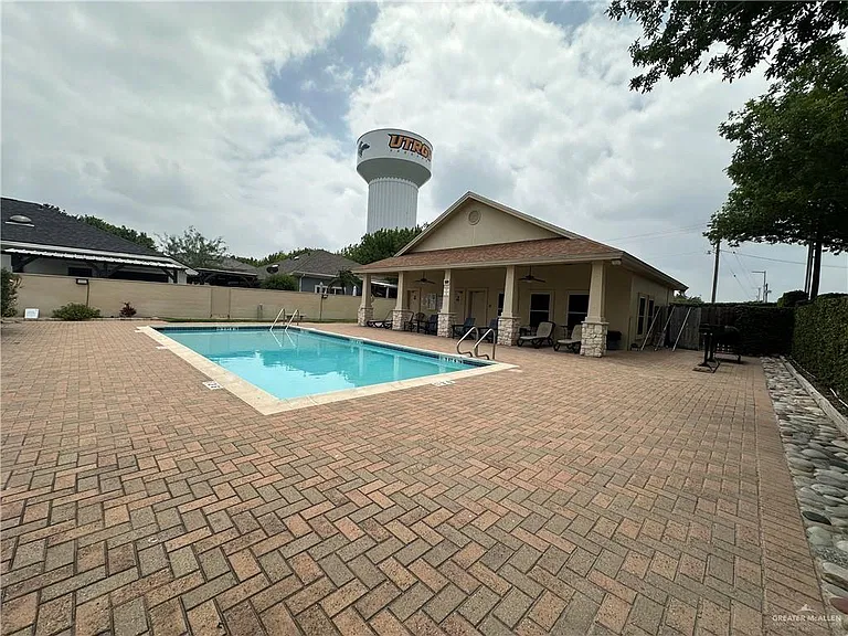 818 Hill Country Rd — Photo 21