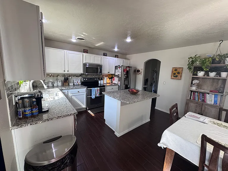 1131 SW Independence — Photo 10