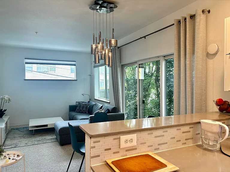 3221 Tg Franklin Avenue Flats Llc — Photo 4