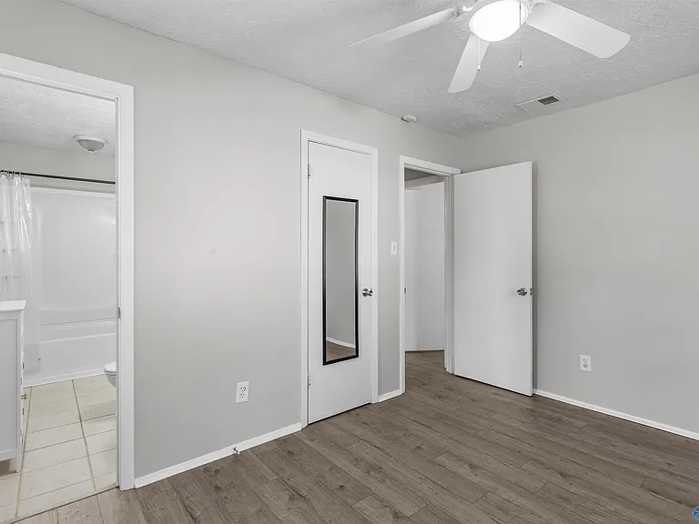 2406 Yorkshire Dr SW — Photo 24