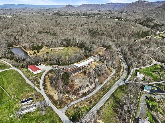 3rd image of 6930 Winchester Rd