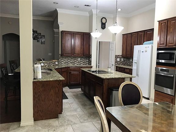 4th image of 3103 Glenmere Ct