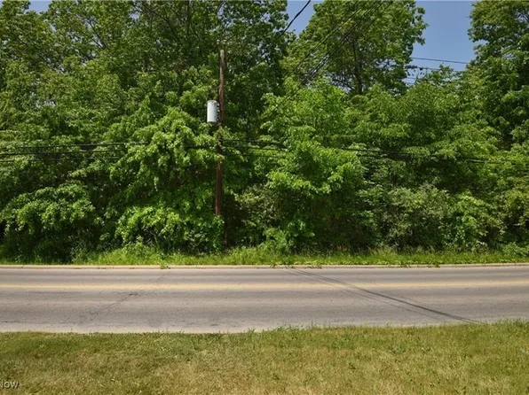 North Rd, Niles, OH 44446