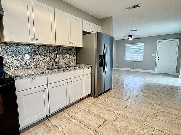 5th image of 7132 Oakwood Dr