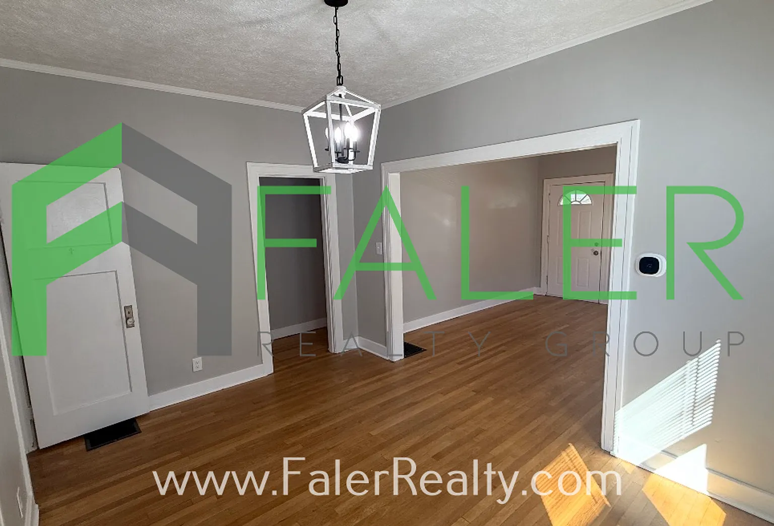 Charming 2-Bedroom Bungalow Available Now! — Photo 4