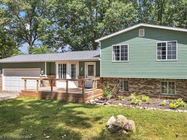 2488 Springfield Dr, Lapeer, MI 48446