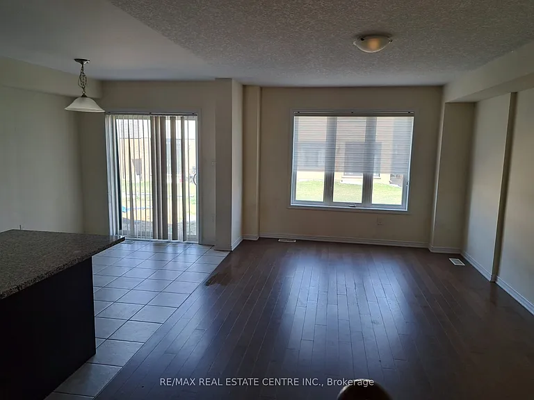 300 Bedrock Dr — Photo 8