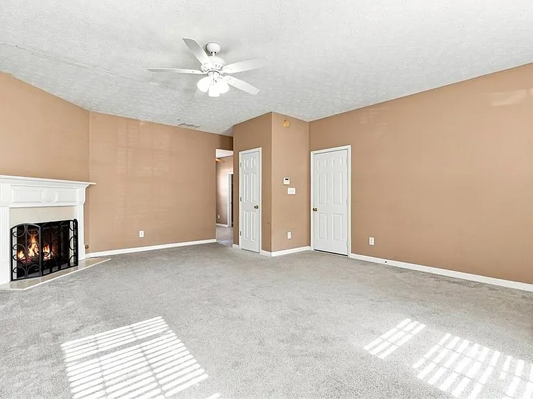 3063 Kentmere Dr — Photo 6