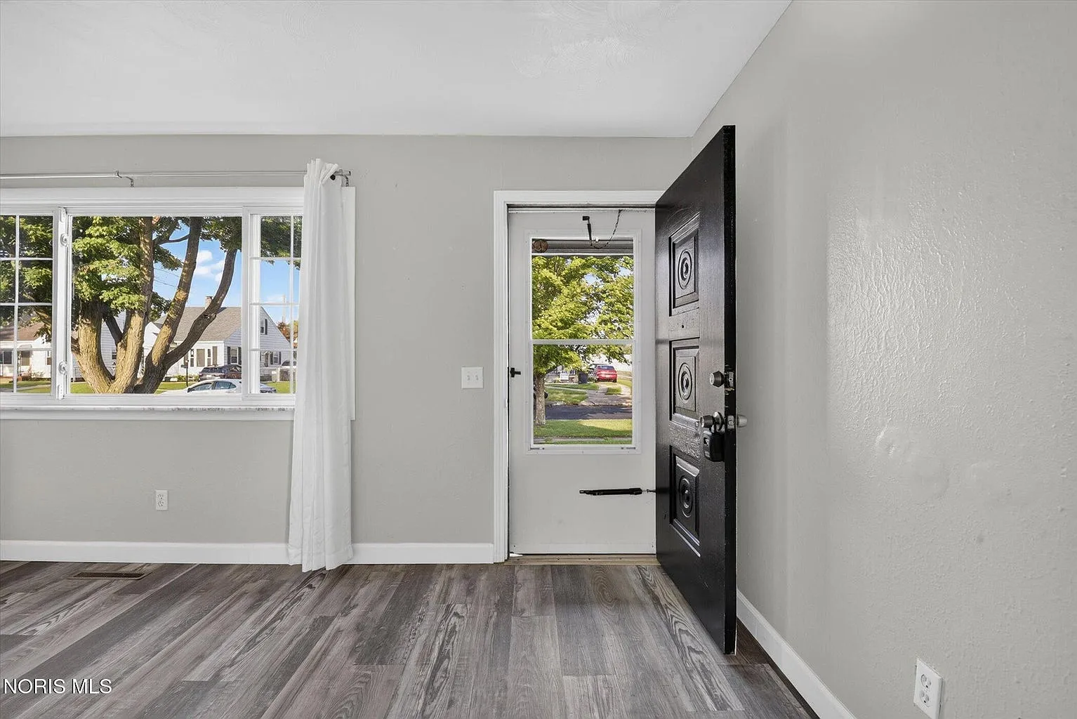 2 bed, 720 sqft, $1,050 — Photo 2