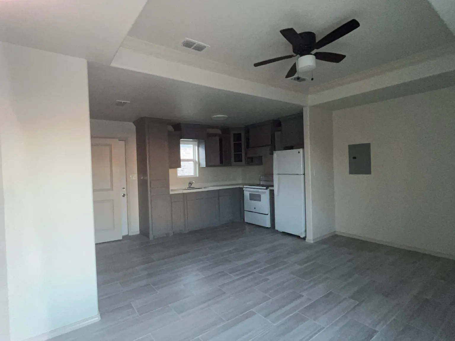 914 S Arroyo Blvd — Photo 2
