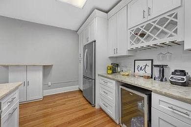 1st image of 2071 Lawrence Ave #3