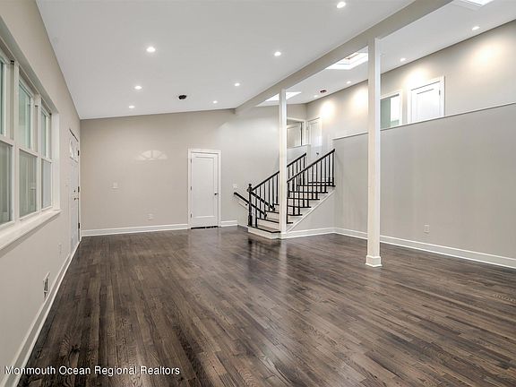 5th image of 699 McCormick Dr