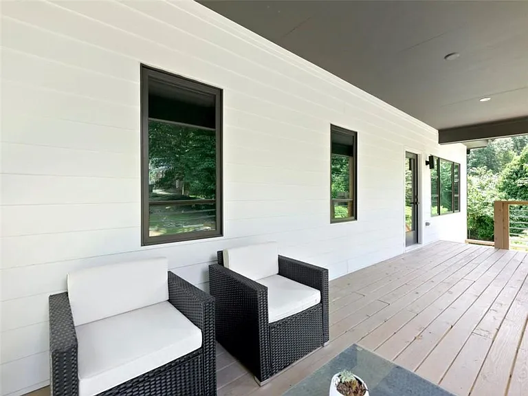 379 Enota Pl SW — Photo 37