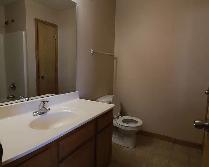 908-910 Jackalope Ct — Photo 5