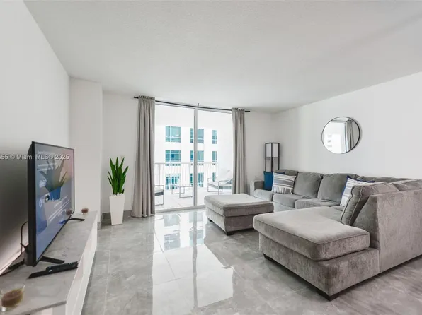 1200 Brickell Bay Dr APT 2112, Miami, FL 33131