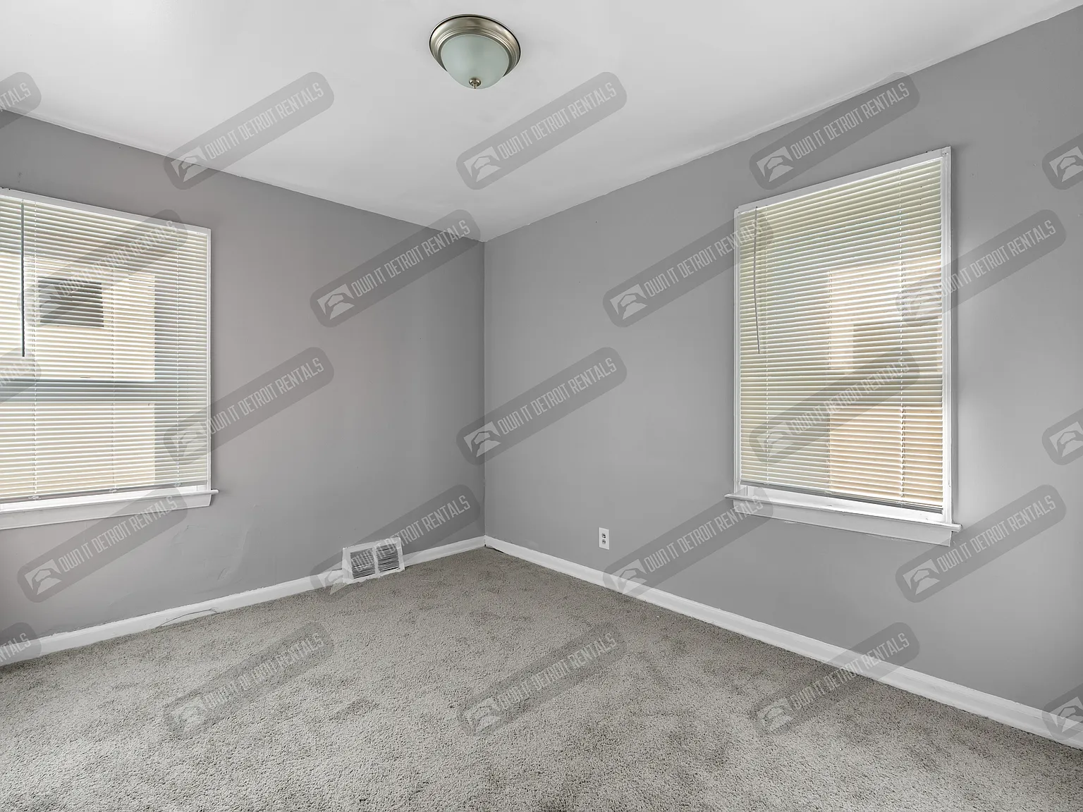 House - Bungalow — Photo 4