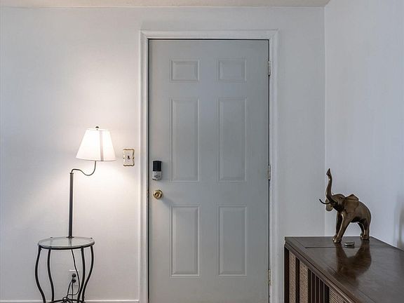 4th image of 7928 Park Dr