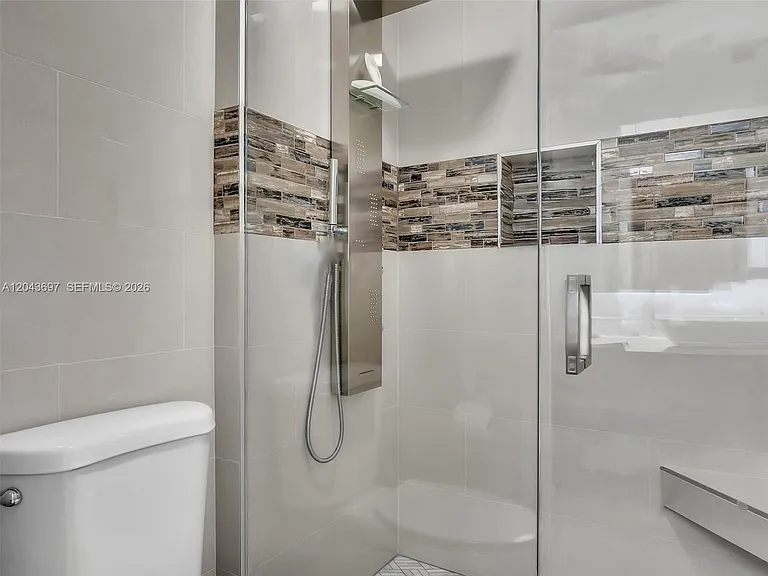 639 Verona Pl — Photo 52