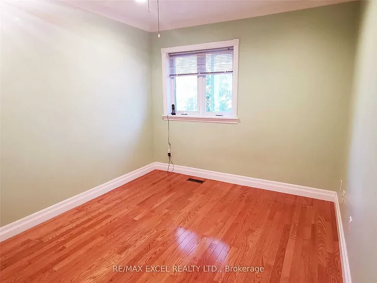 75 Ecclesfield Dr — Photo 9