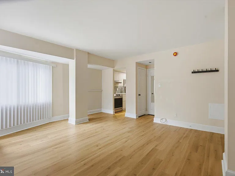 1825 T St NW #401 — Photo 5