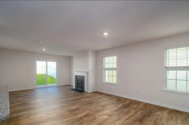 1202 Leno Ln — Photo 4