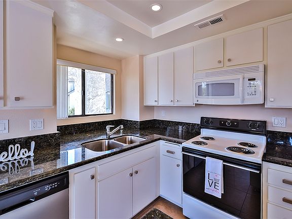 2nd image of 518 1/2 Via De La Valle Unit E