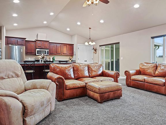2nd image of 2358 Alderwood Ave