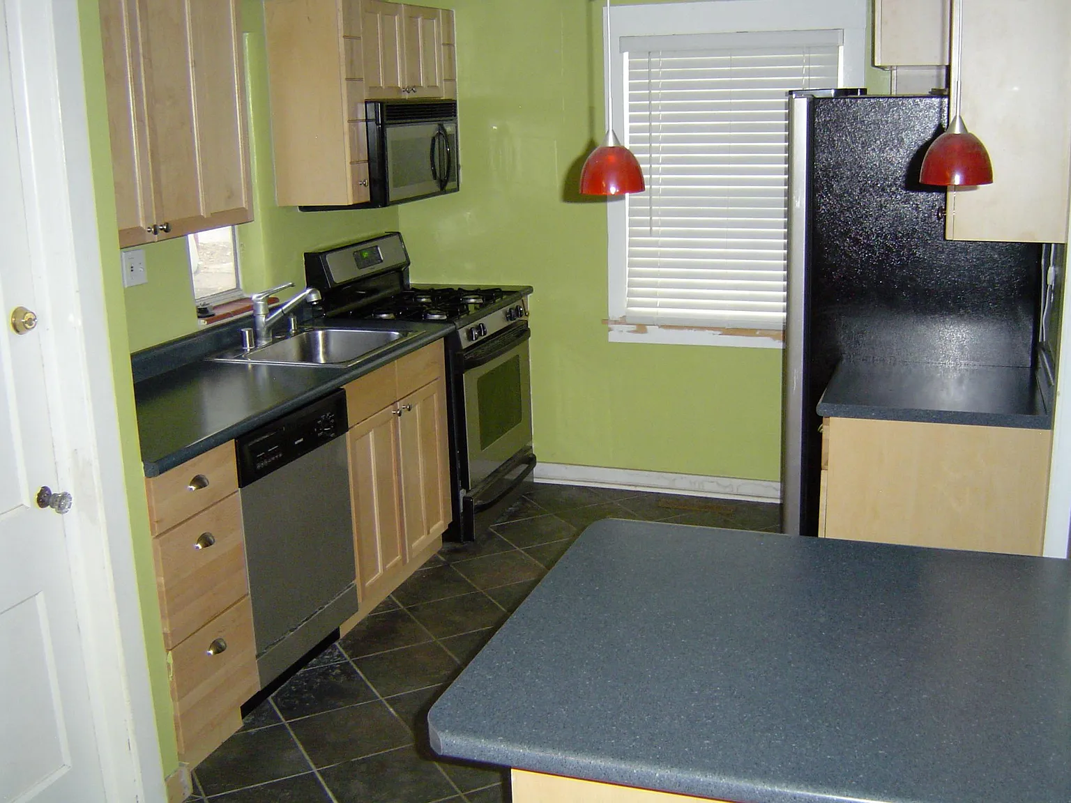 2 bed, 1650 sqft, $1,900 — Photo 3