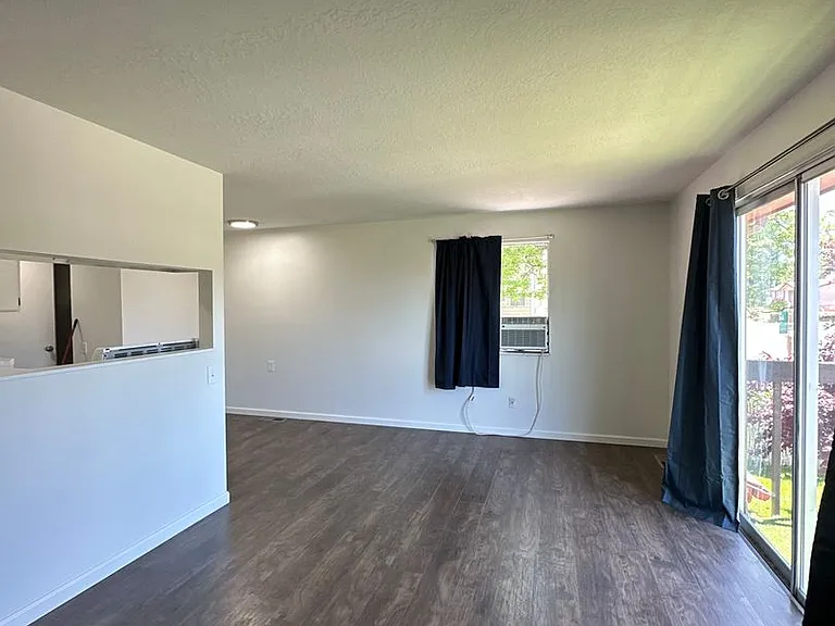 745 E Lazon Dr — Photo 2