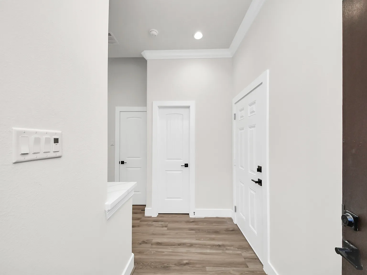 4 bed, 3.5 bath, 1996 sqft, $3,200 — Photo 3