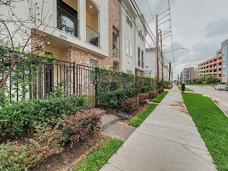 3033 Hicks St — Photo 3