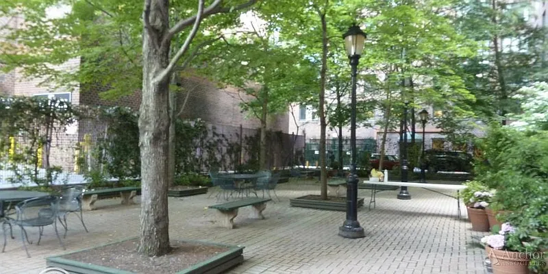 Rented by Anchor Associates | media 26