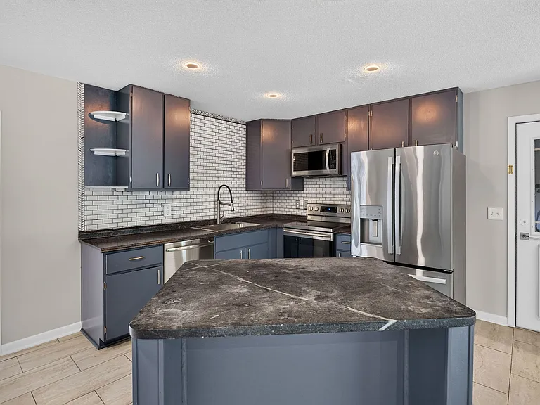 906 Vandora Ave — Photo 4