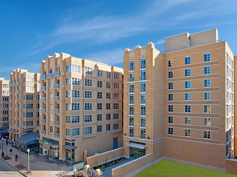 Highland Park at Columbia Heights Metro — Photo 18