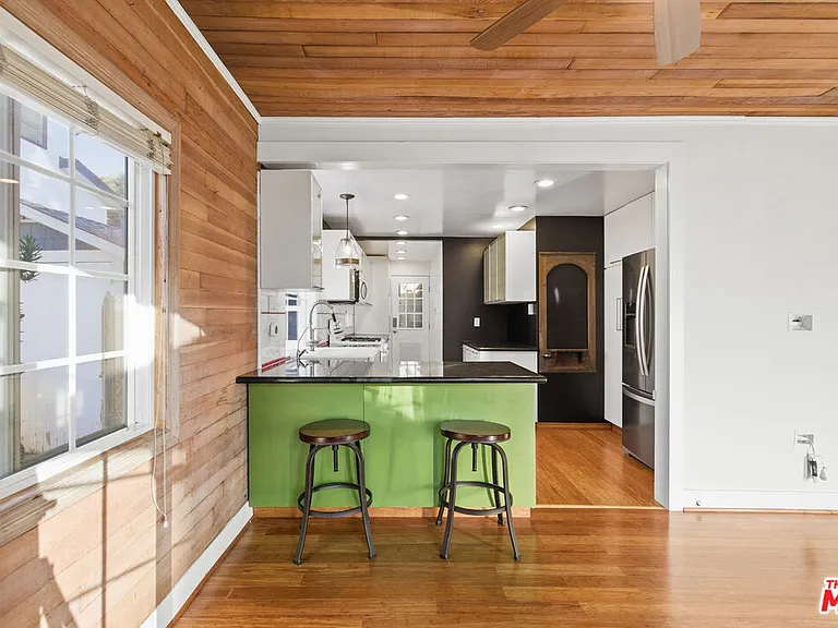 316 E Ellis Ave — Photo 5