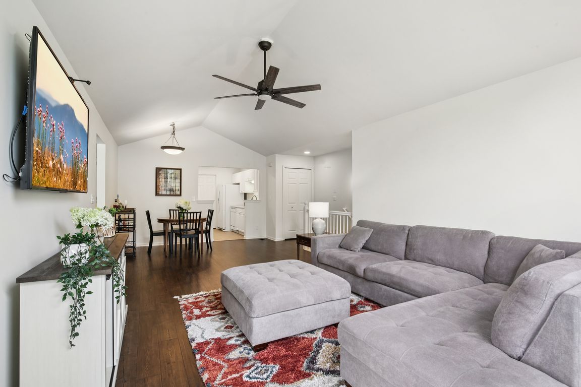 Oakmonte Blvd-S0108-006.jpg