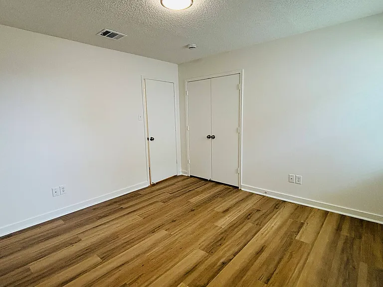 1007 Chilton Dr — Photo 22