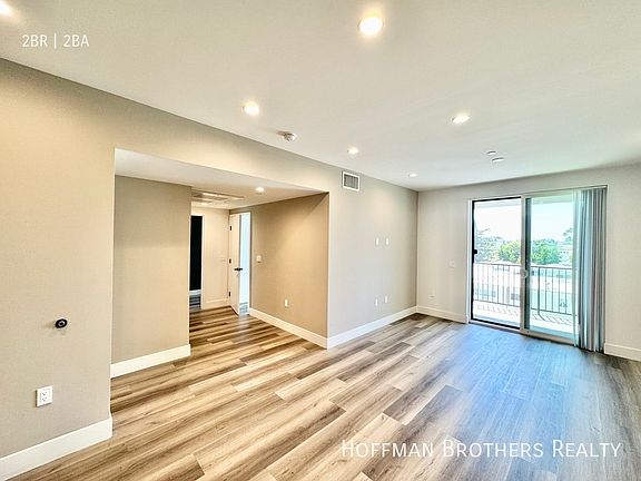 4th image of 11157 Huston St #507