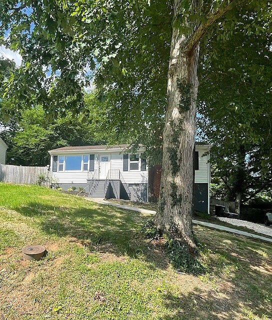 1st image of 302 Iroquois Dr