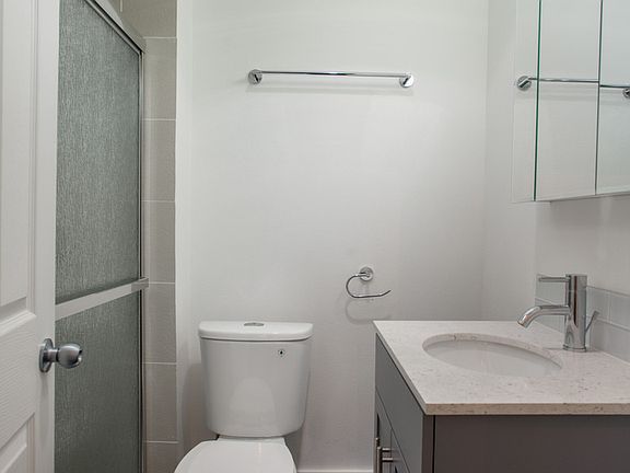 4th image of 304 E Olive Pl #0c2a4dc1d