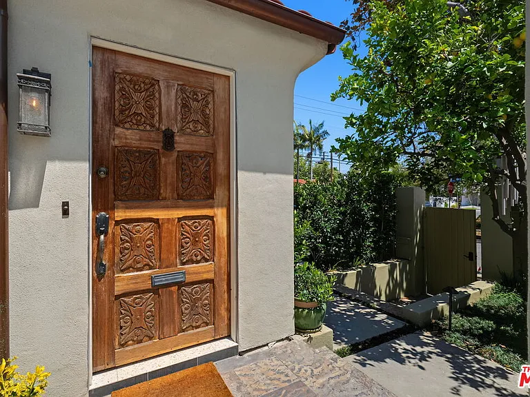 9001 Rosewood Ave — Photo 5