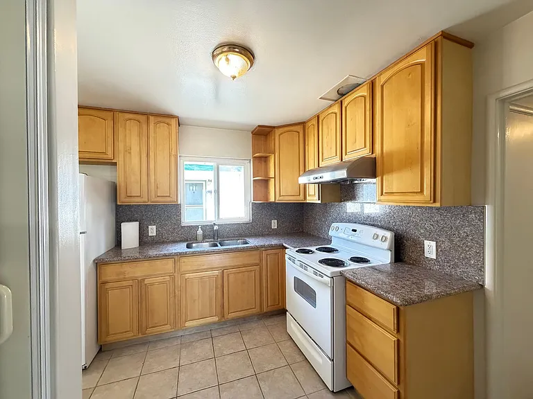 332 Pacific Ave — Photo 10