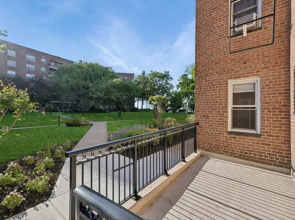 162-21 Powells Cove Boulevard image 9 of 21