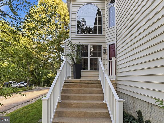 2nd image of 1219 Meadow View Rd