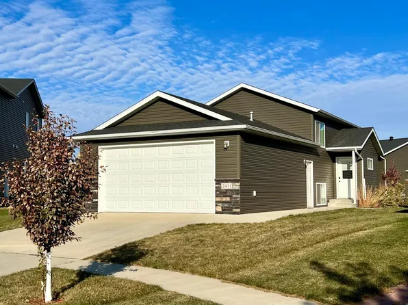 2411 6th Ct W, West Fargo, ND 58078