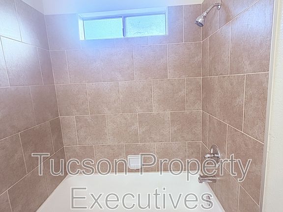 5th image of 660 S Tucson Blvd #212