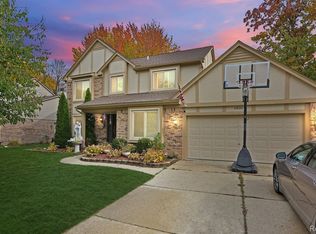 6826 Shelldrake Dr, Troy, MI 48085
