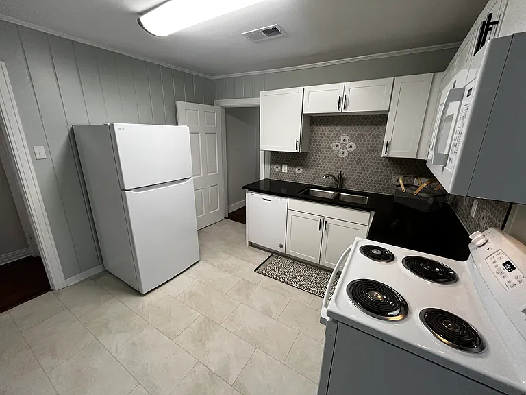 411 Marietta St — Photo 21